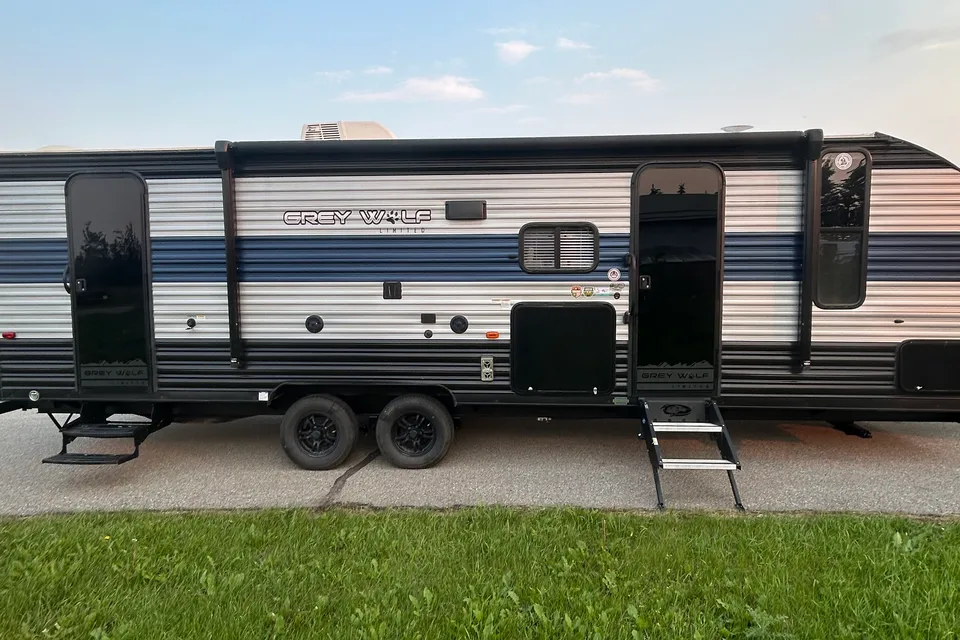 2023 Cherokee Grey Wolf