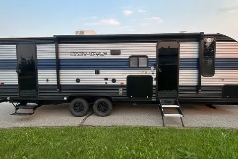 2023 Cherokee Grey Wolf