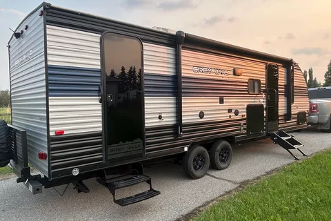 2023 Cherokee Grey Wolf
