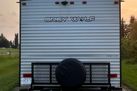 2023 Cherokee Grey Wolf