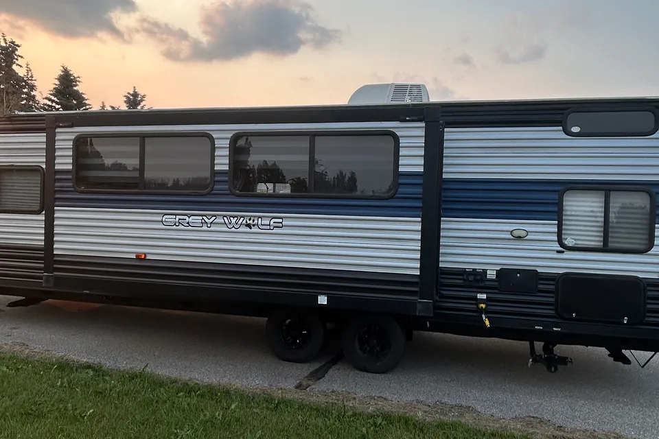 2023 Cherokee Grey Wolf