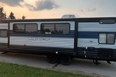 2023 Cherokee Grey Wolf