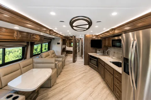 💜 Discovery Pie 💜 Luxury Class A • Sleeps 9 • Full Living Area