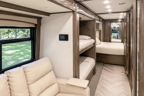 💜 Discovery Pie 💜 Luxury Class A • Sleeps 9 • Full Living Area