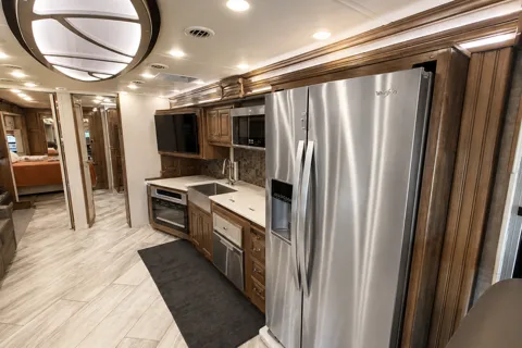 💜 Discovery Pie 💜 Luxury Class A • Sleeps 9 • Full Living Area