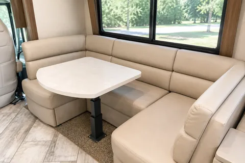 💜 Discovery Pie 💜 Luxury Class A • Sleeps 9 • Full Living Area