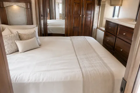 💜 Discovery Pie 💜 Luxury Class A • Sleeps 9 • Full Living Area