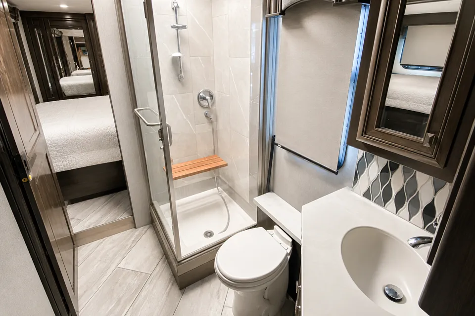 💜 Discovery Pie 💜 Luxury Class A • Sleeps 9 • Full Living Area