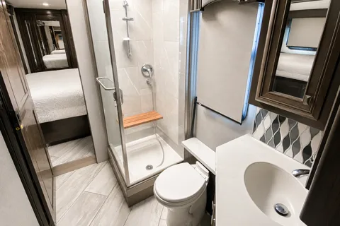 💜 Discovery Pie 💜 Luxury Class A • Sleeps 9 • Full Living Area