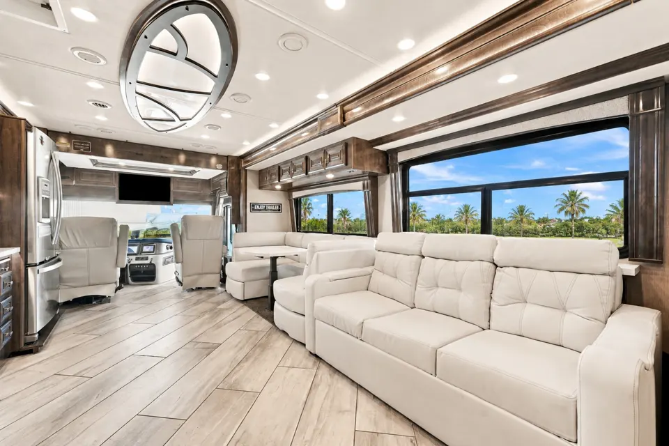 💜 Discovery Pie 💜 Luxury Class A • Sleeps 9 • Full Living Area
