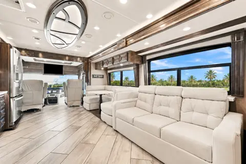 💜 Discovery Pie 💜 Luxury Class A • Sleeps 9 • Full Living Area