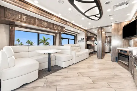 💜 Discovery Pie 💜 Luxury Class A • Sleeps 9 • Full Living Area