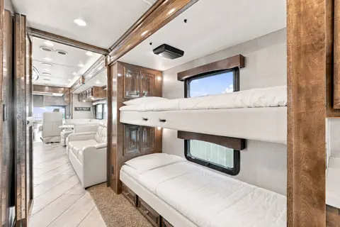 💜 Discovery Pie 💜 Luxury Class A • Sleeps 9 • Full Living Area