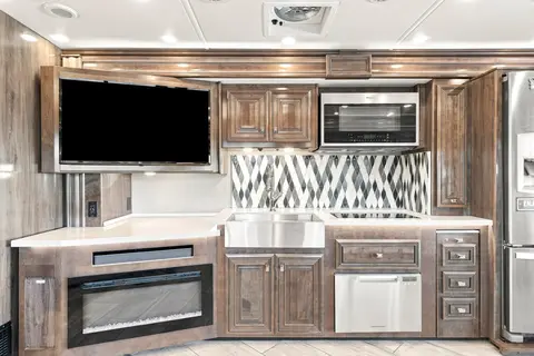 💜 Discovery Pie 💜 Luxury Class A • Sleeps 9 • Full Living Area
