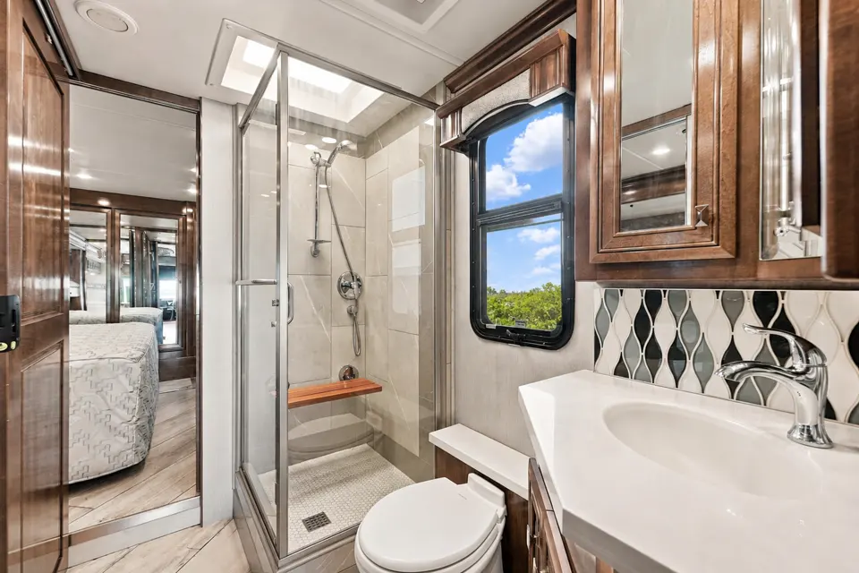 💜 Discovery Pie 💜 Luxury Class A • Sleeps 9 • Full Living Area