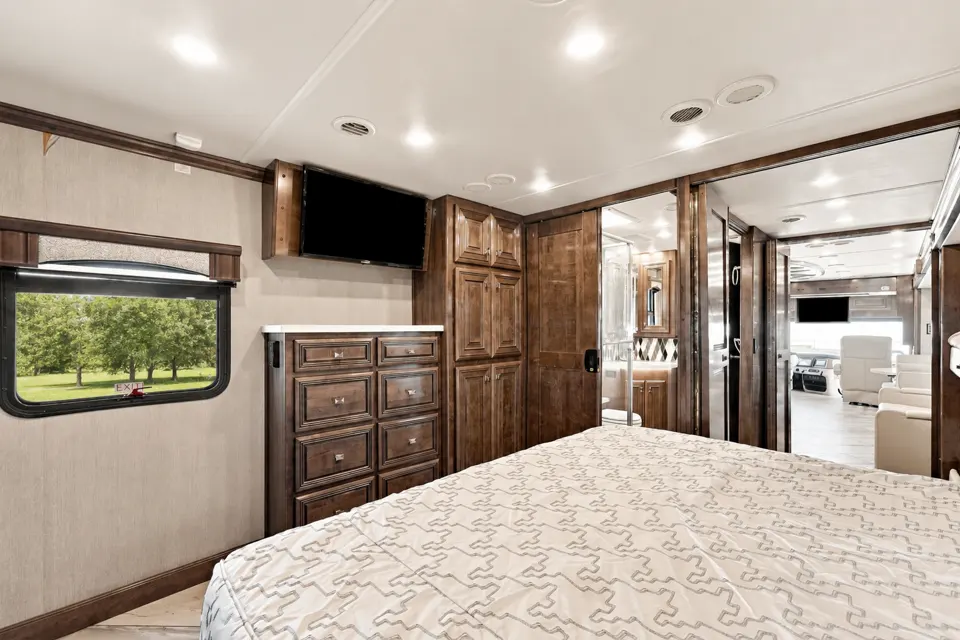 💜 Discovery Pie 💜 Luxury Class A • Sleeps 9 • Full Living Area