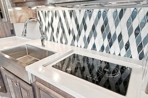 💜 Discovery Pie 💜 Luxury Class A • Sleeps 9 • Full Living Area