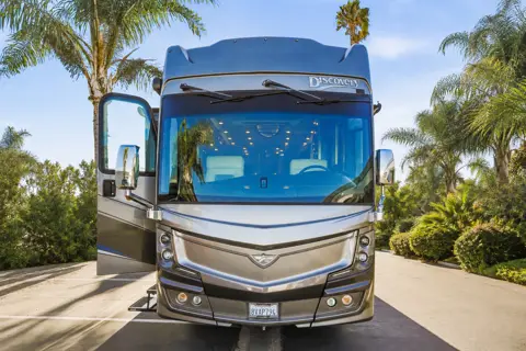 💜 Discovery Pie 💜 Luxury Class A • Sleeps 9 • Full Living Area