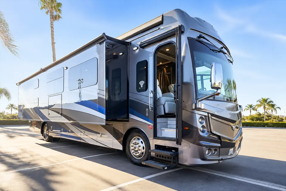 💜 Discovery Pie 💜 Luxury Class A • Sleeps 9 • Full Living Area