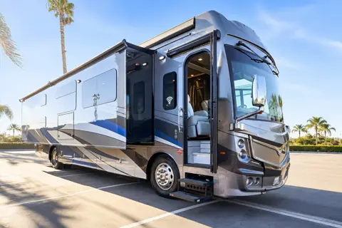 💜 Discovery Pie 💜 Luxury Class A • Sleeps 9 • Full Living Area