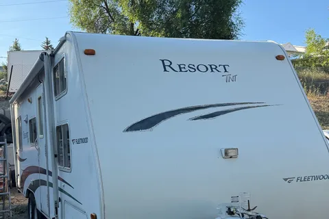 trent's Fleetwood Resort tnt Hybrid