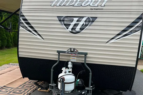 Ron and Joanne’s Keystone Hideout Single Axle 185LHS Travel Trailer