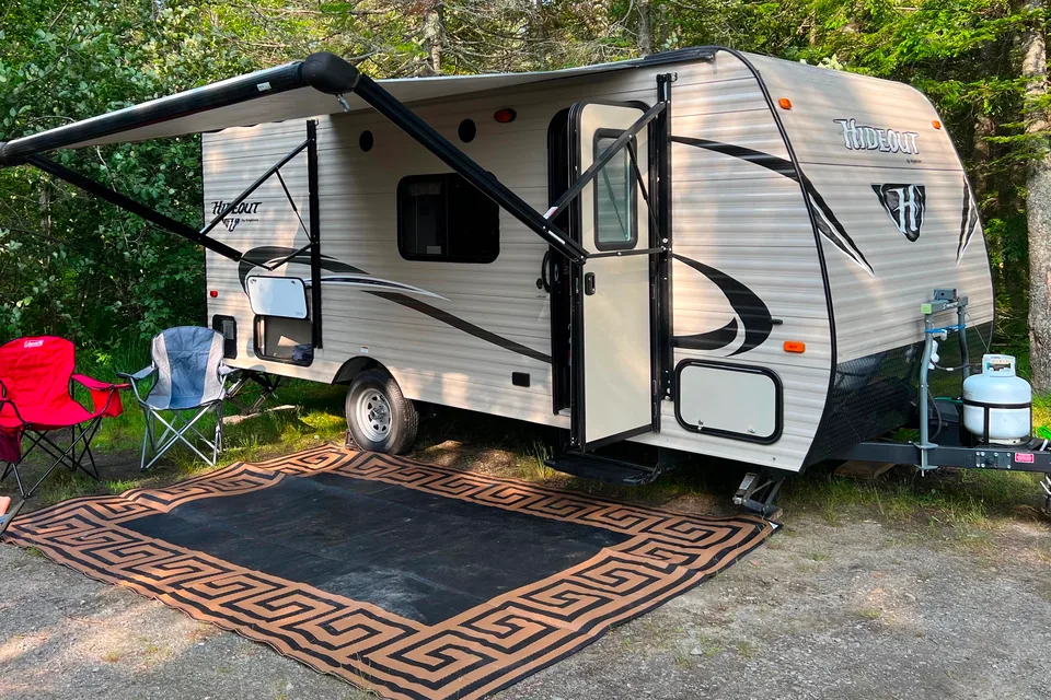 Ron and Joanne’s Keystone Hideout Single Axle 185LHS Travel Trailer