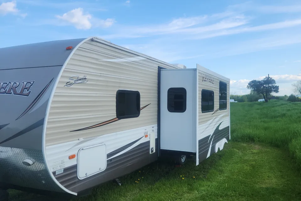Benjamin 's Revere 27 bunk house  Travel Trailer