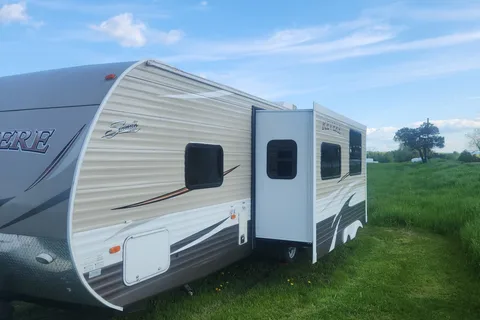 Benjamin 's Revere 27 bunk house  Travel Trailer