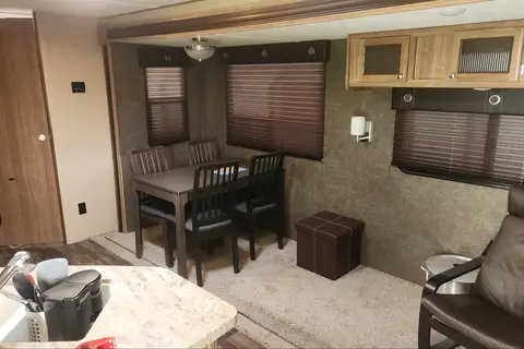 Benjamin 's Revere 27 bunk house  Travel Trailer