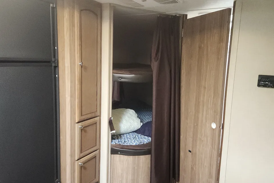 Benjamin 's Revere 27 bunk house  Travel Trailer