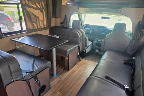 Thor Motor Coach 28A Majestic Class C