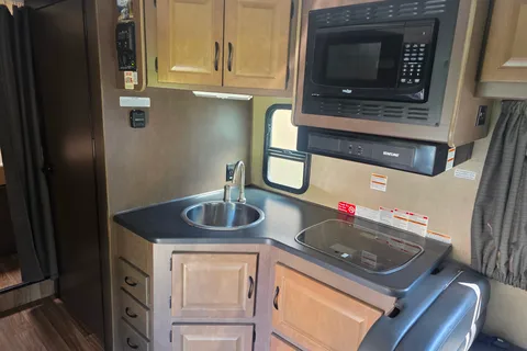 Thor Motor Coach 28A Majestic Class C