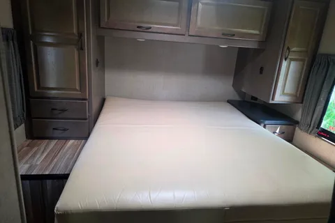 Thor Motor Coach 28A Majestic Class C