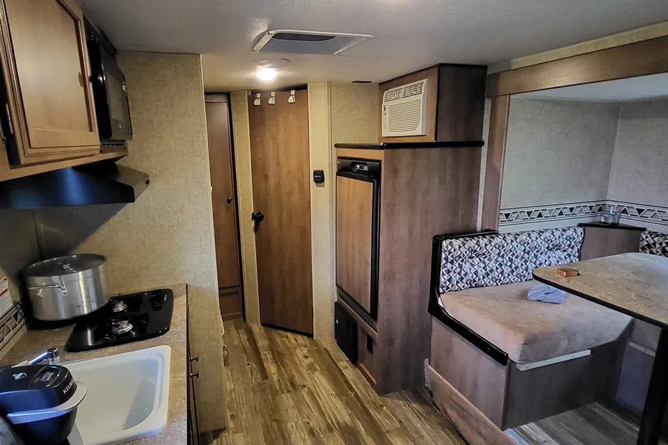 Katine Escape Trailer Industries 196 Roulotte