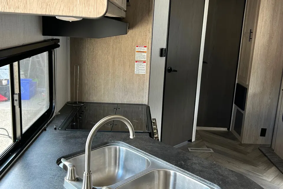 Rebecca's Heartland Prowler BR271 Travel Trailer