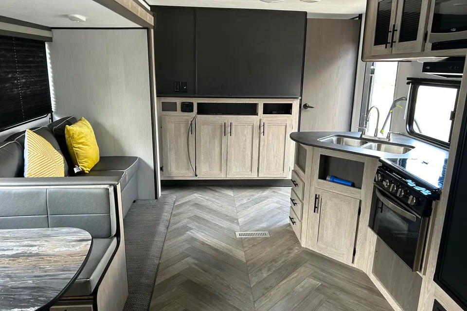 Rebecca's Heartland Prowler BR271 Travel Trailer