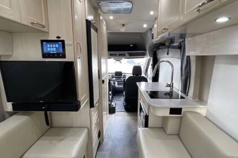 Natasha's Pleasure-Way Plateau XL Class B