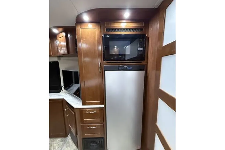 Natasha's Pleasure-Way Plateau XL Class B