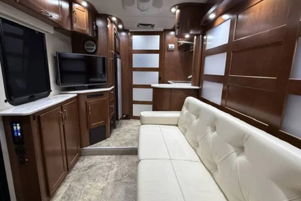 Natasha's Pleasure-Way Plateau XL Class B