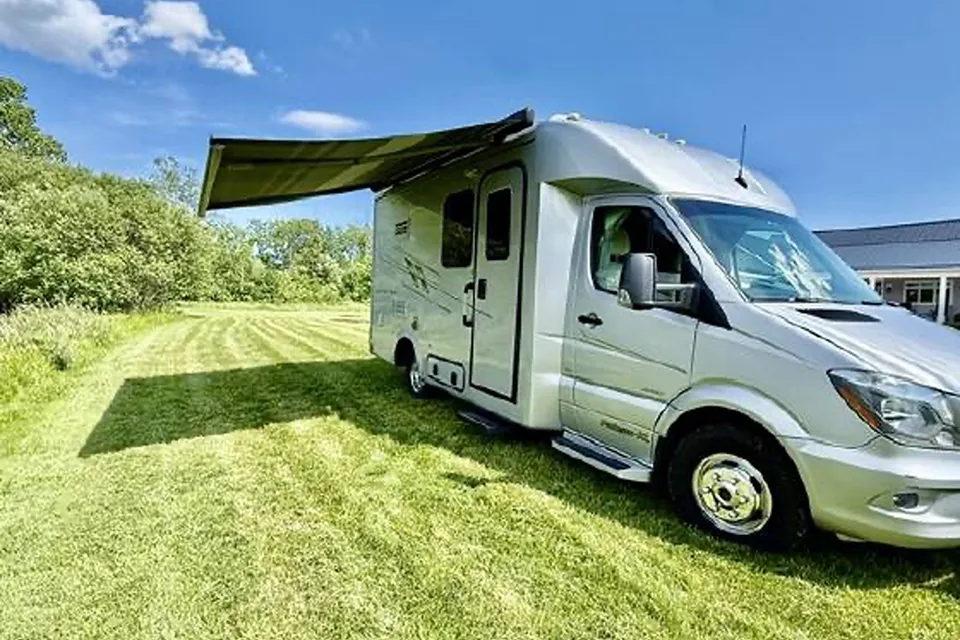 Natasha's Pleasure-Way Plateau XL Class B