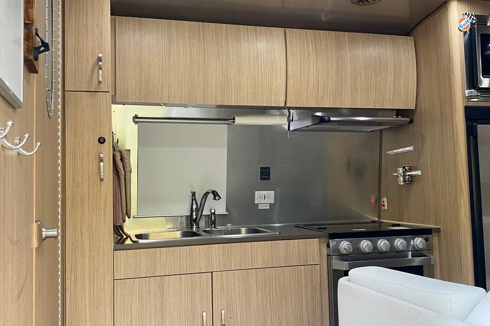 Justin's Airstream Flying Cloud Travel Trailer