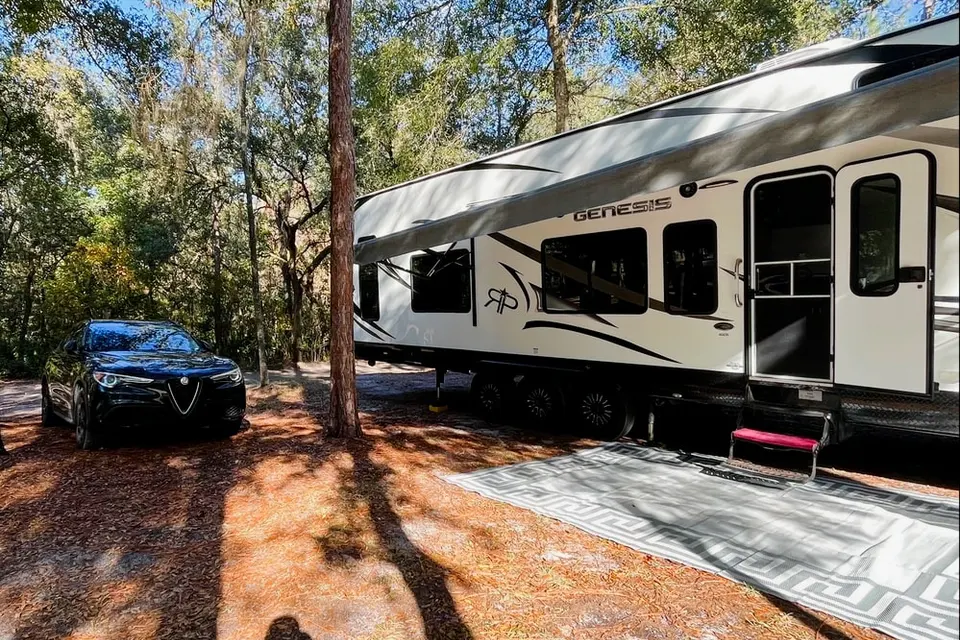 Alexander’s Genesis Supreme Rv R40 Toy Hauler