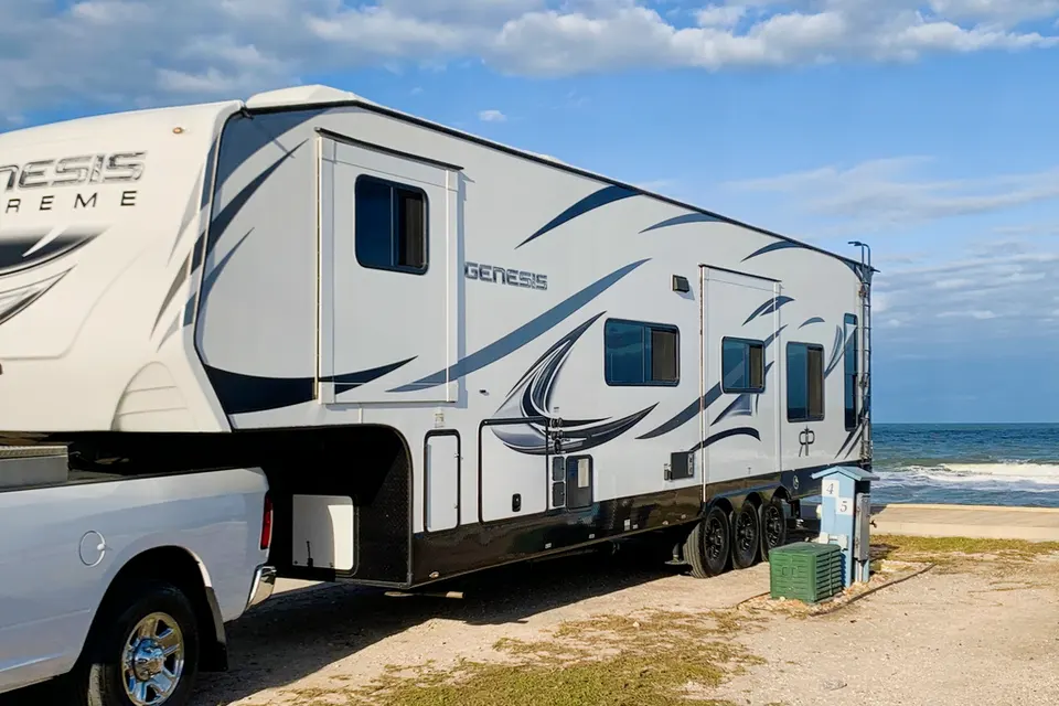 Alexander’s Genesis Supreme Rv R40 Toy Hauler