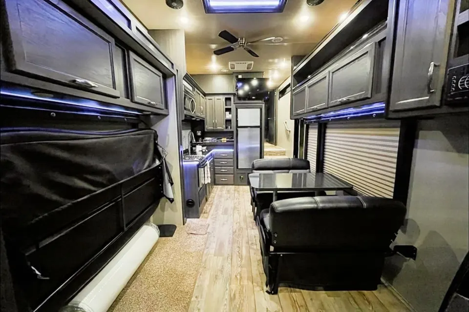 Alexander’s Genesis Supreme Rv R40 Toy Hauler
