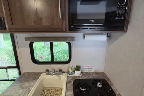 Family Trailer KZ Escape 3 Tip Out Hybrid