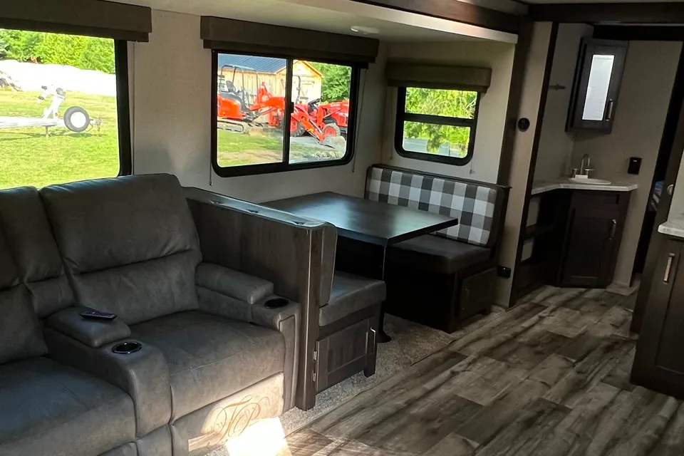 Brandon’s 2022 Grand Design Transcend Xplor 321BH
