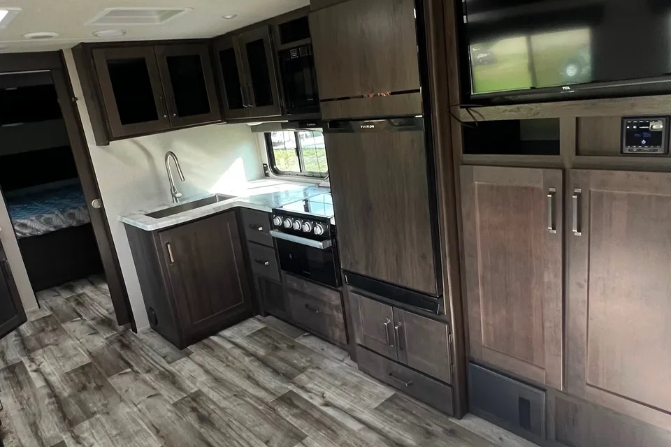 Brandon’s 2022 Grand Design Transcend Xplor 321BH