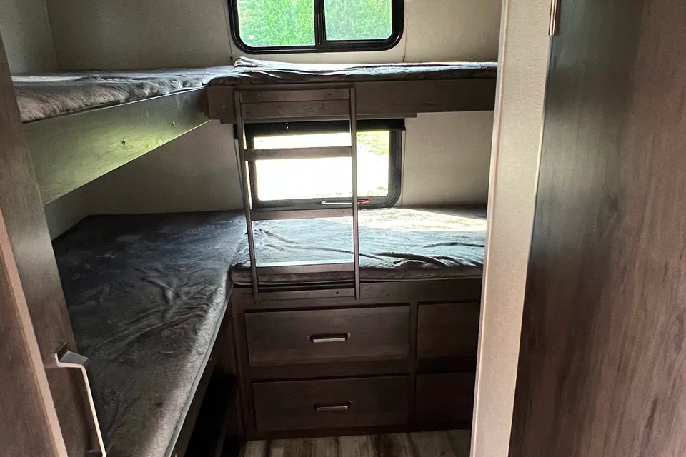 Brandon’s 2022 Grand Design Transcend Xplor 321BH