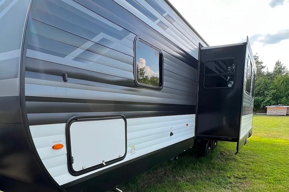 Brandon’s 2022 Grand Design Transcend Xplor 321BH